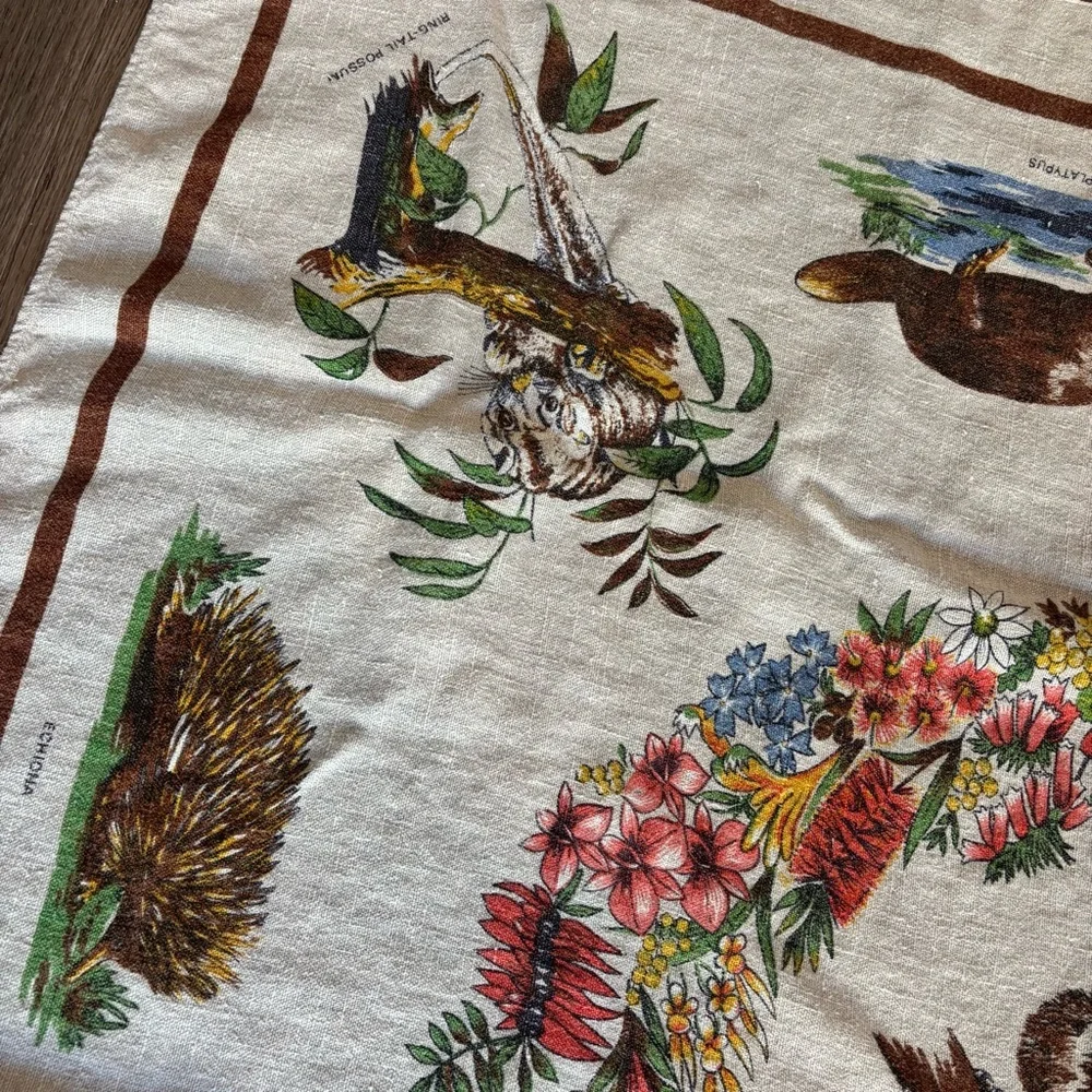VTG Wildlife of Australia Animal Floral Print Linen Tapestry